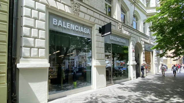 Balenciaga – fotografie 1