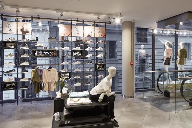 Foot Locker Zlatá Věž – fotografie 3